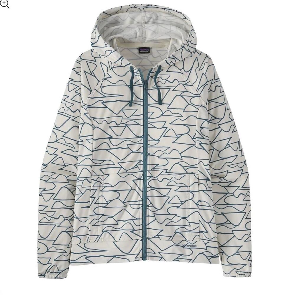 Patagonia Women's Green and Cream Hoodie